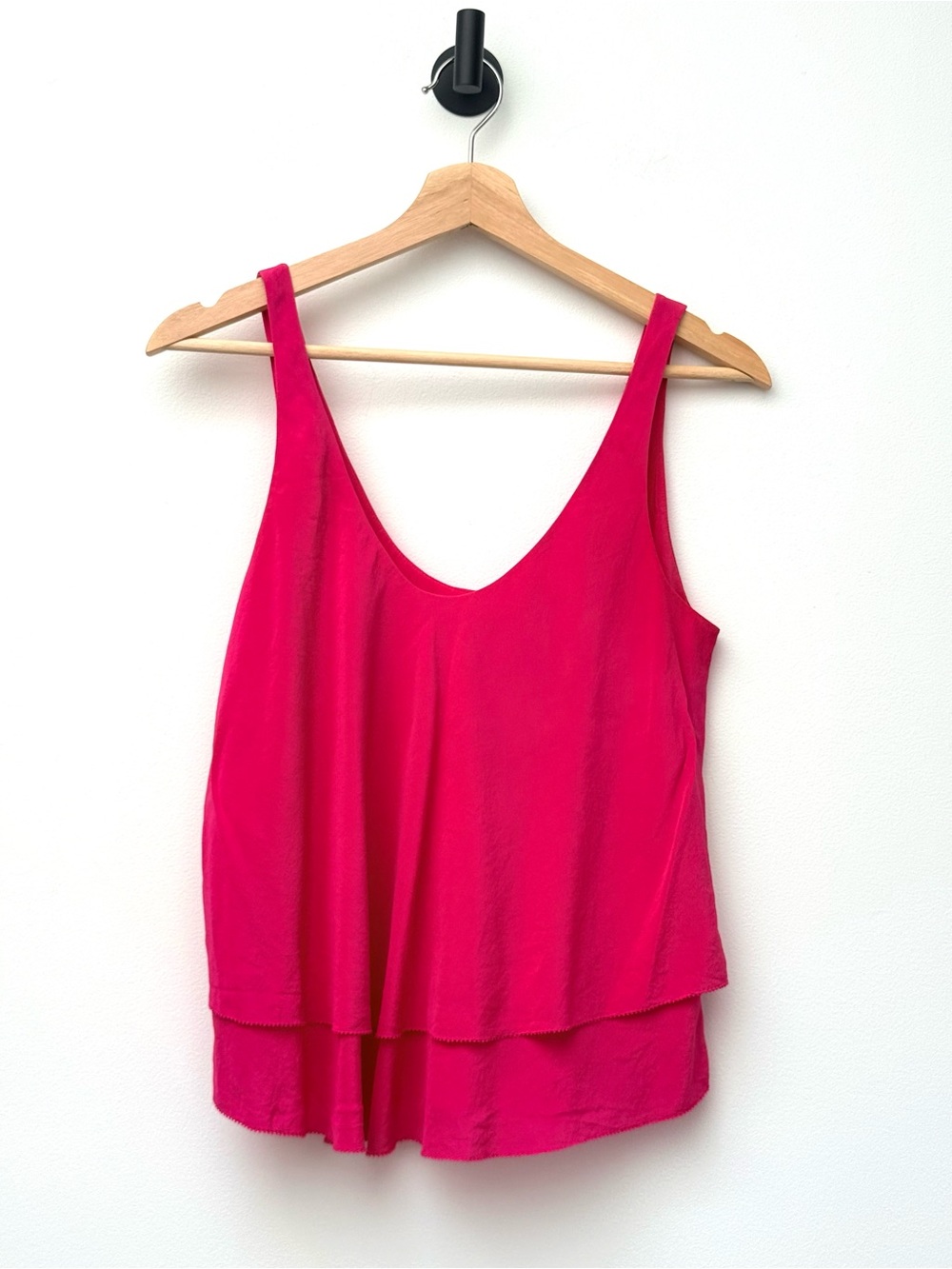 Aritzia Babaton Layered Tiered Flowy V-Neck Silk Tank Top Hot Pink